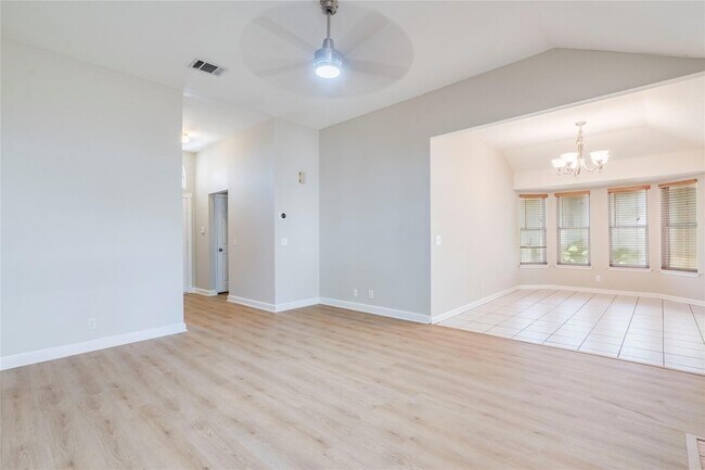 Foto del edificio - 913 Jasmine Trail