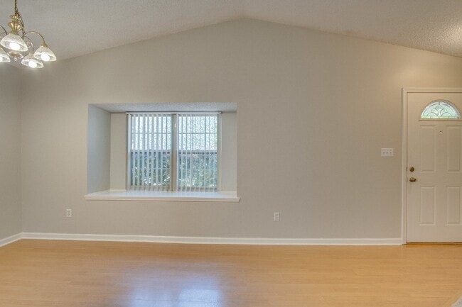 Building Photo - North Pensacola 3BR/2BA Home Near UWF Featuring Vaulted Ceilings & Privacy-Fenced Backyard