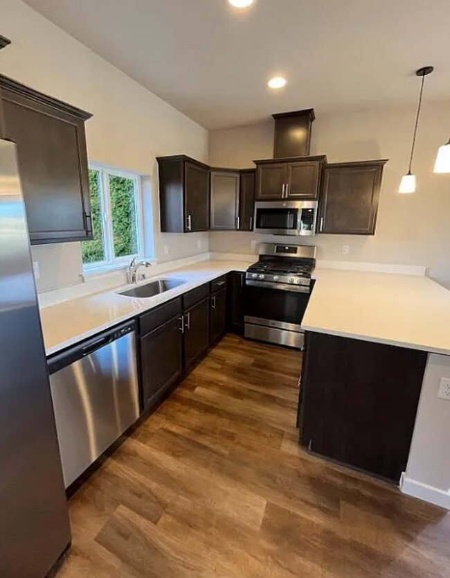 Building Photo - 2 Story Duplex | Sedro Woolley