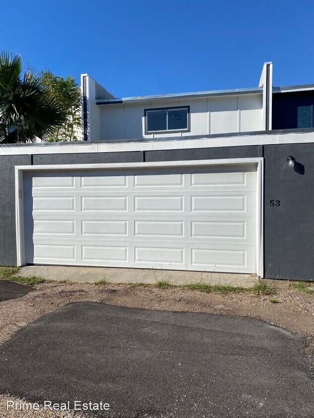 Primary Photo - 2 br, 1.5 bath House - 53 S. Commons Way