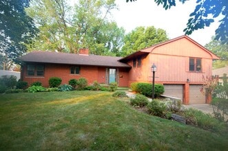 Building Photo - 1318 SE Linn St