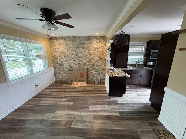 Building Photo - 28 Sheridan Dr