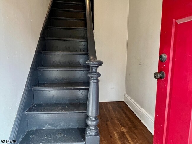 Building Photo - 153 Orange St