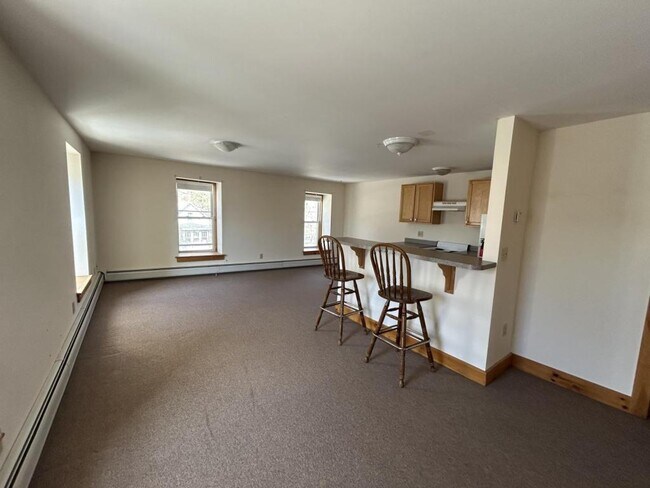 Building Photo - 131 Elm St