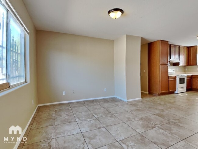 Foto del edificio - 2434 E Roeser Rd