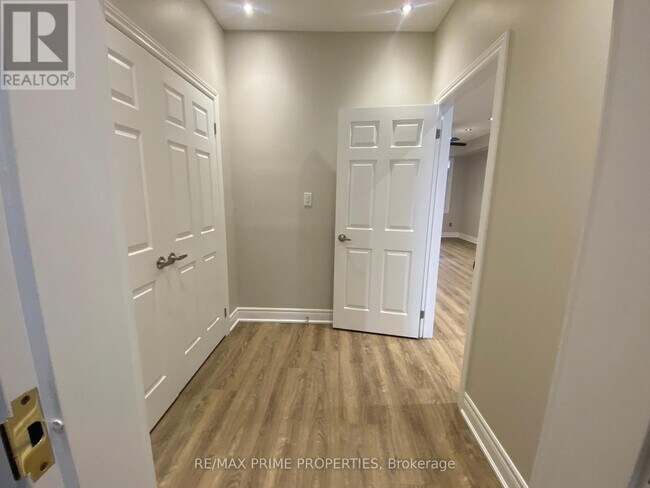 Photo du bâtiment - 2929 Bur Oak Ave