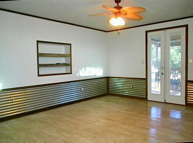 Foto del edificio - 8707 Private Rd 7355