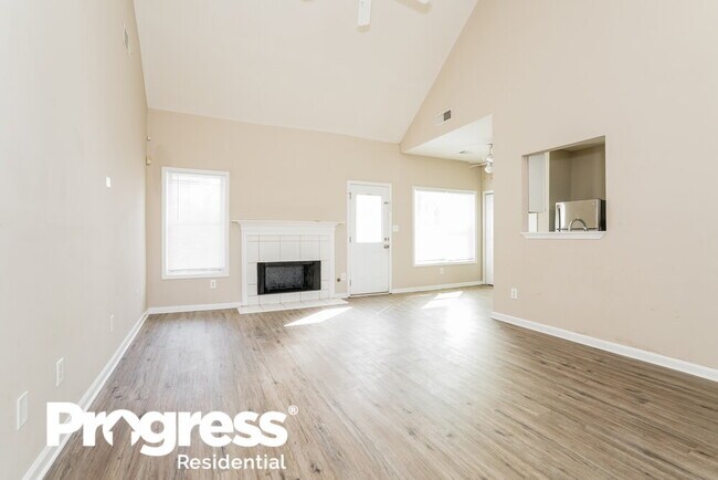 Building Photo - 6613 Wellesley Dr