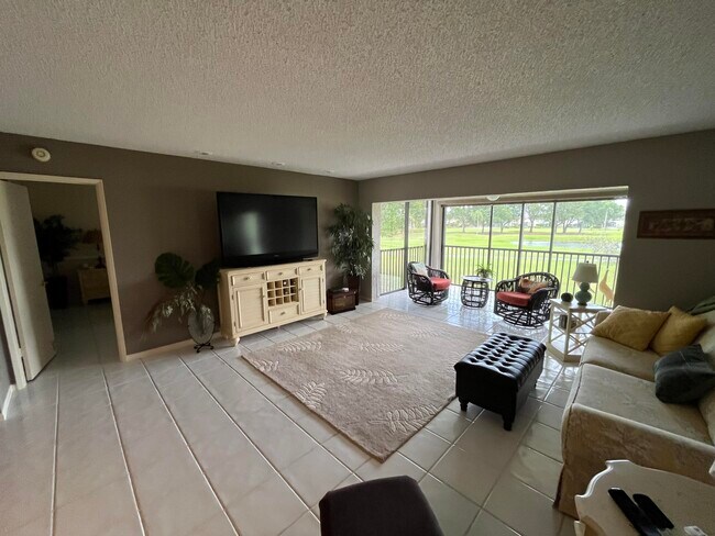 Foto del edificio - 12870 Briarlake Dr
