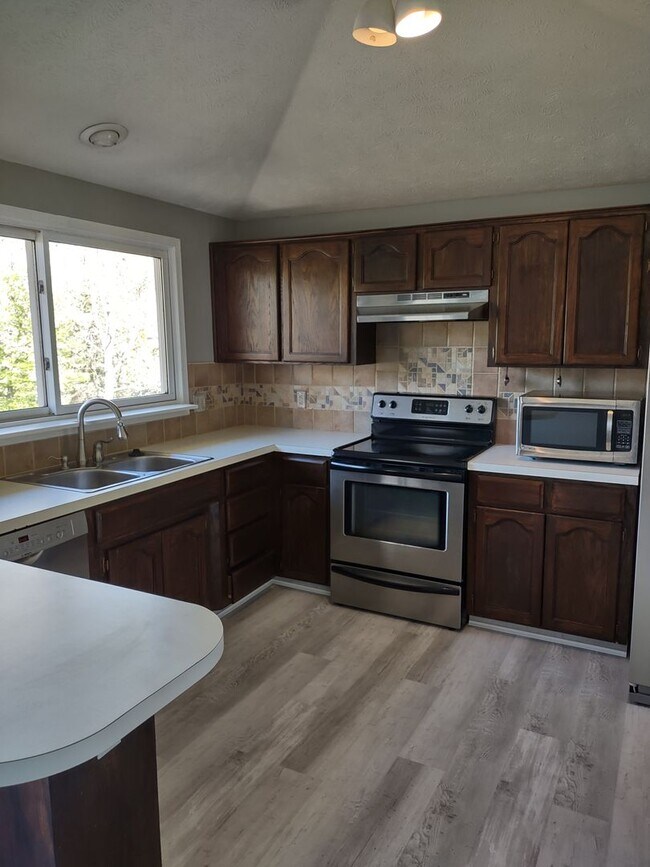 Foto del edificio - Beautiful 3 Bedroom 2 Bath Home