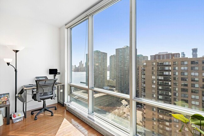 Foto del edificio - 20 Newport Pkwy