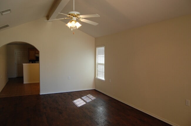 Foto del edificio - Three Bedroom with Great Features