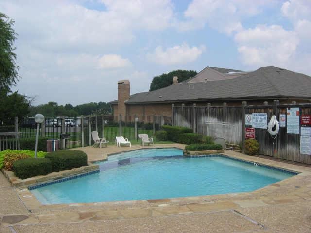 Foto del edificio - 2610 Lakehill Ln