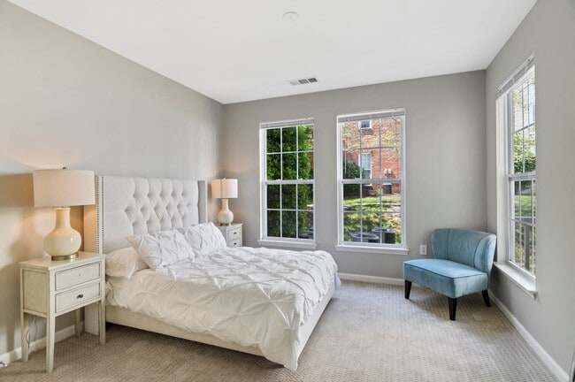 Building Photo - The Residences at King Farm Apartments