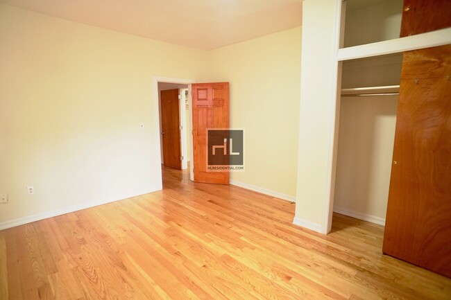Foto del edificio - Huge 4 Bed, 2 Bath in Quiet Kensington