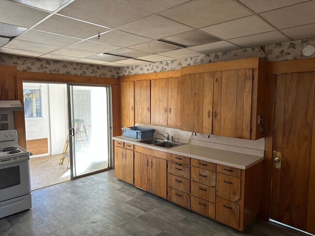 Building Photo - Country Charmer! Two-Story, 3 Bedroom, 2 B...