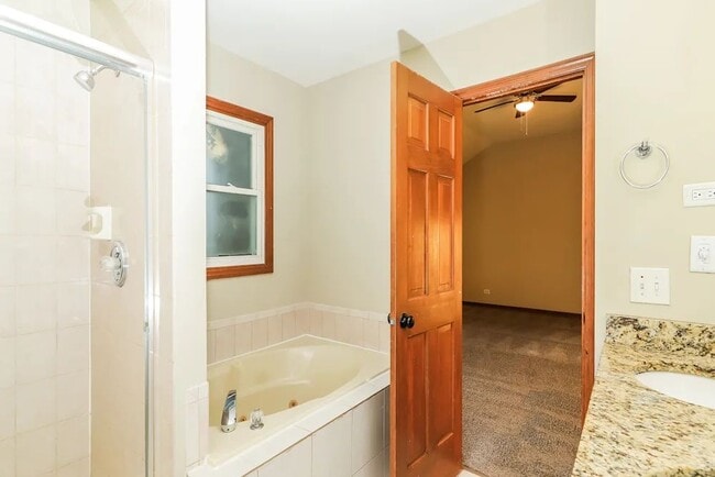 Building Photo - 2532 Leach Dr