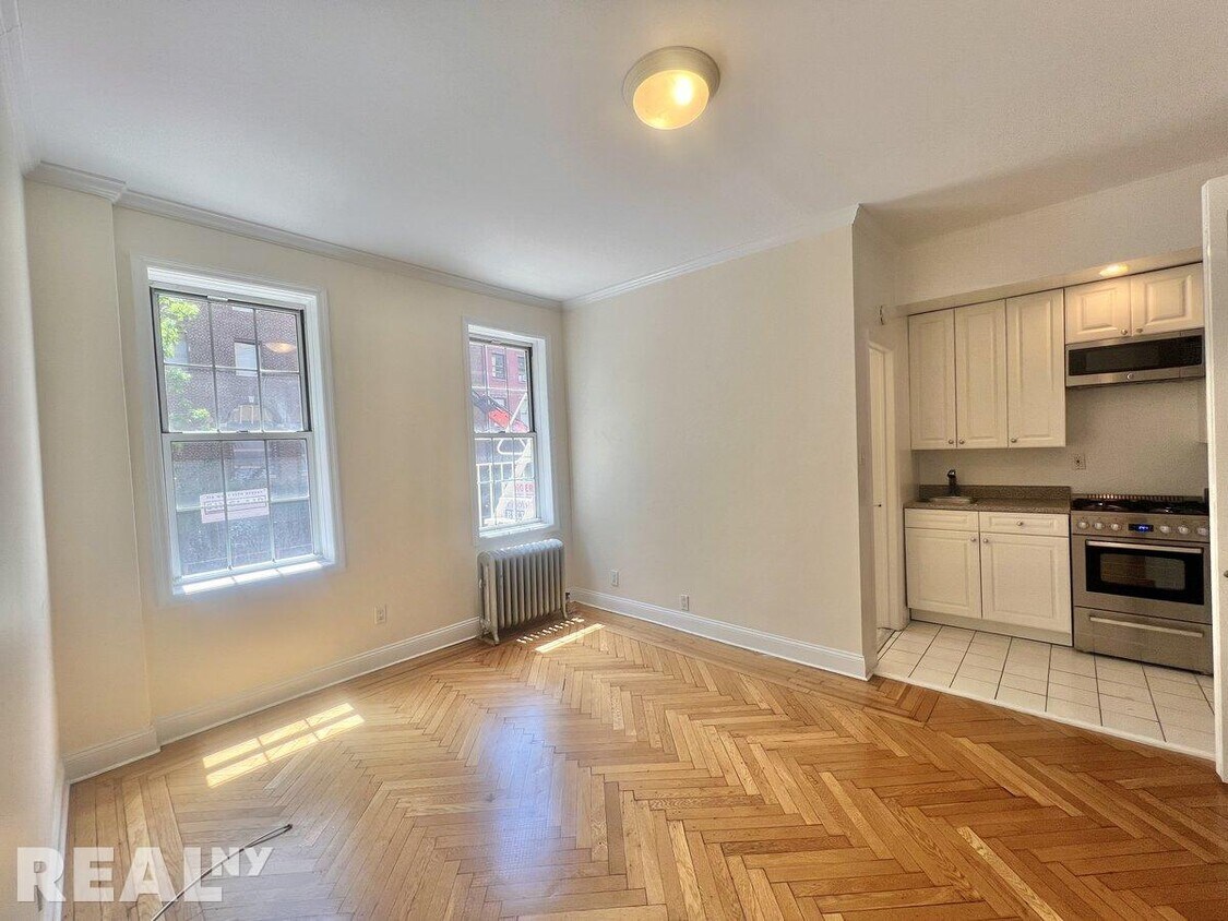 Primary Photo - 117 W 13th St