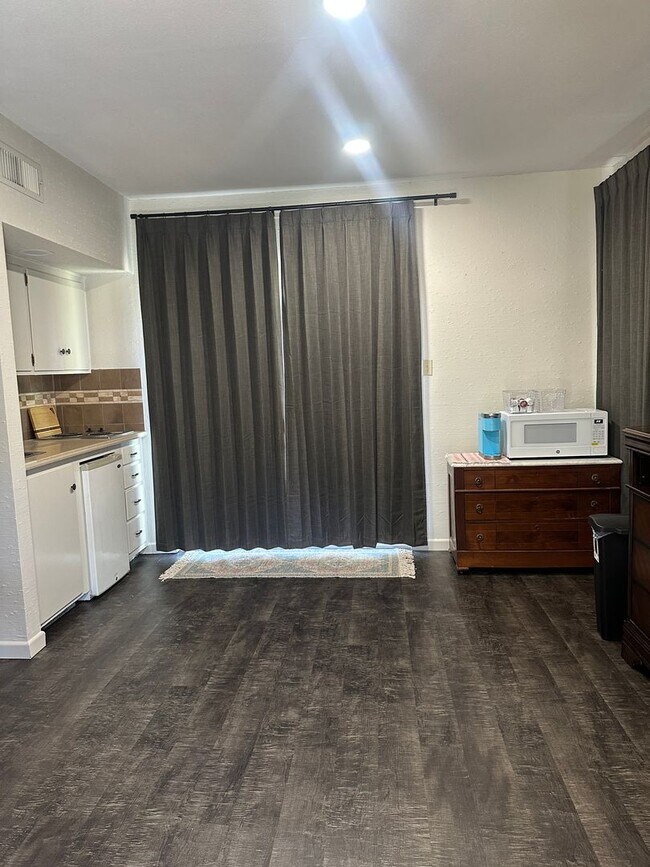 Foto del edificio - Cottage on Elm Creek;  fully furnished, all bills paid!