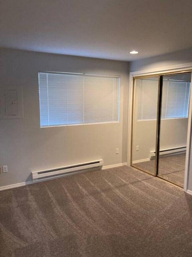 Building Photo - 2 bedroom in Seattle WA 98119