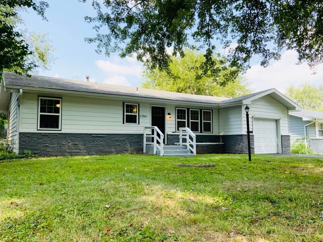 Primary Photo - Charming Home in Great Location!