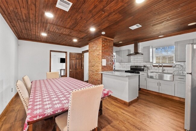 Building Photo - 7623 Ave E