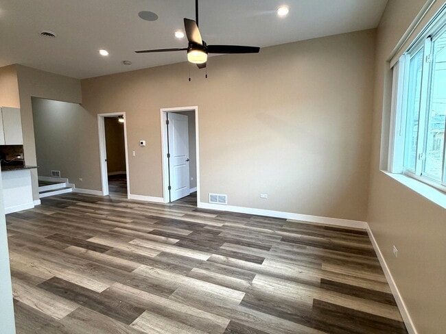 Building Photo - 4809 W 103rd St