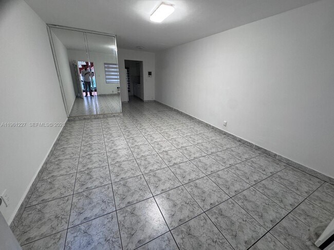 Building Photo - 7840 Harding Ave