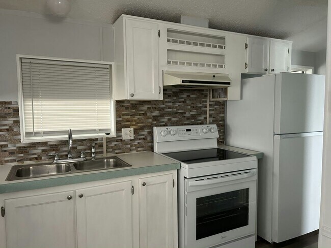 Foto del edificio - 21320 Lake Bambi Cir