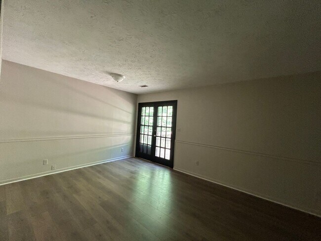 Foto del edificio - 33 Lynhaven Dr