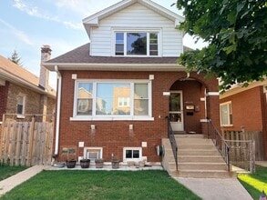 Building Photo - 5540 N Luna Ave