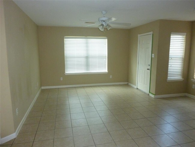 Building Photo - 10221 Azalea Village Dr