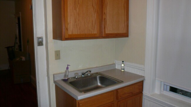 Foto del edificio - Packards Corner 3 bed split Heat Hw Inc NO FEE Students ok