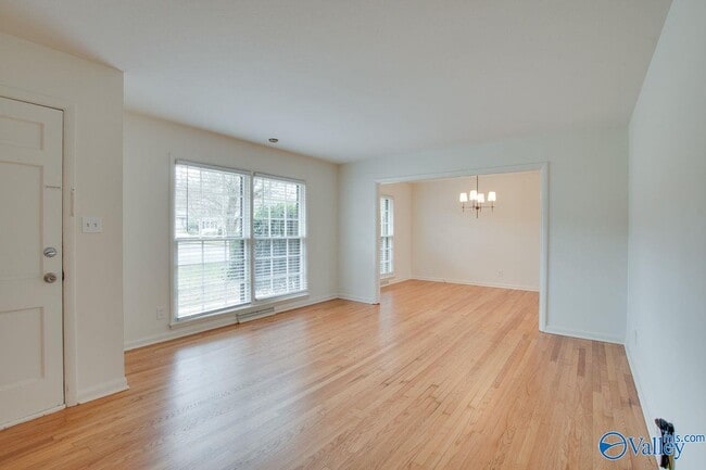 Building Photo - 814 Cleermont Dr SE