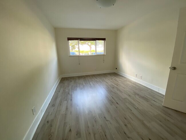 Building Photo - 270 Layne Blvd