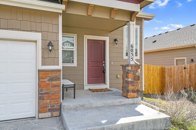 Foto del edificio - 6055 Meadowbank Ln