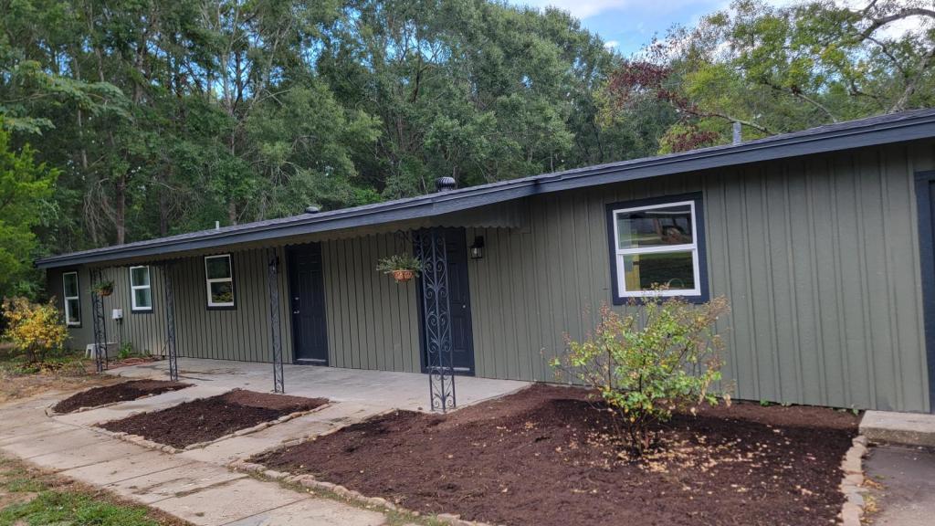 1806 Lee Miller Rd House Rental in Silsbee, TX