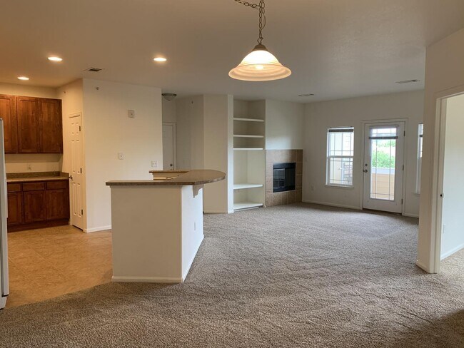 Building Photo - 2803 Kansas Dr