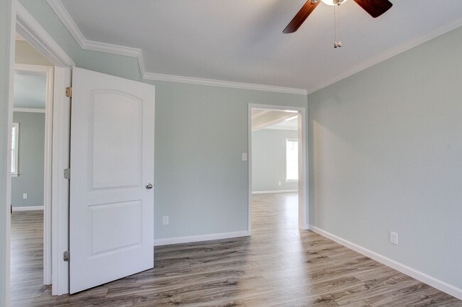 Building Photo - 435 Circle Dr