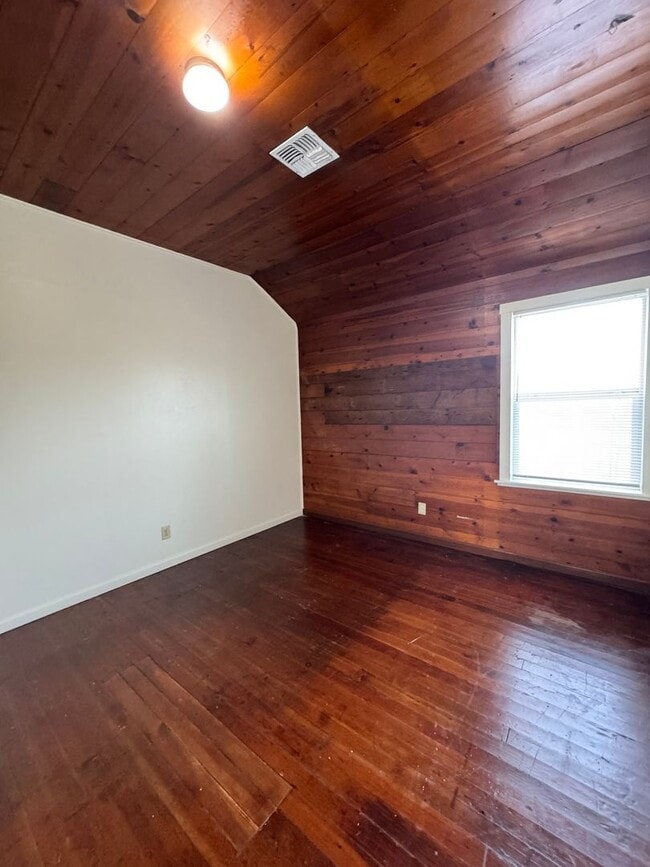 Building Photo - 4 bed 1 bath house in S. Yuba City