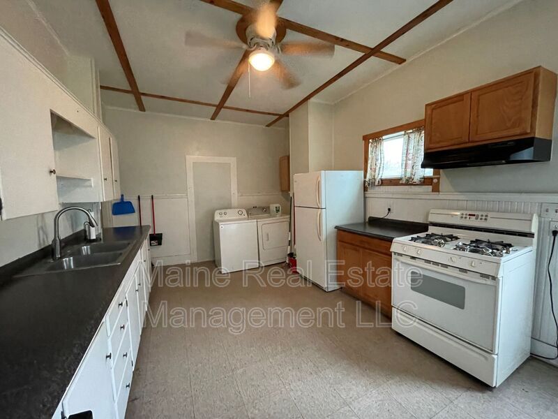 Primary Photo - 21 Brewster St