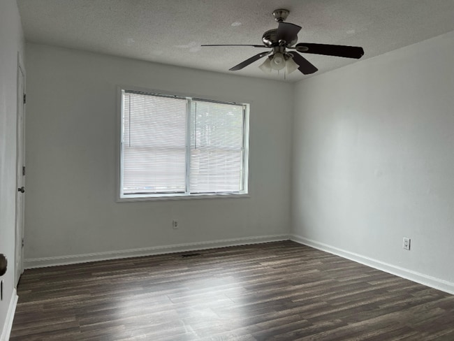 Foto del edificio - 1608 Fawn Vista Dr N