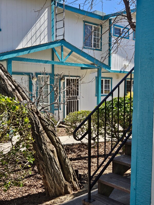 Foto del edificio - 1022 E 5th St