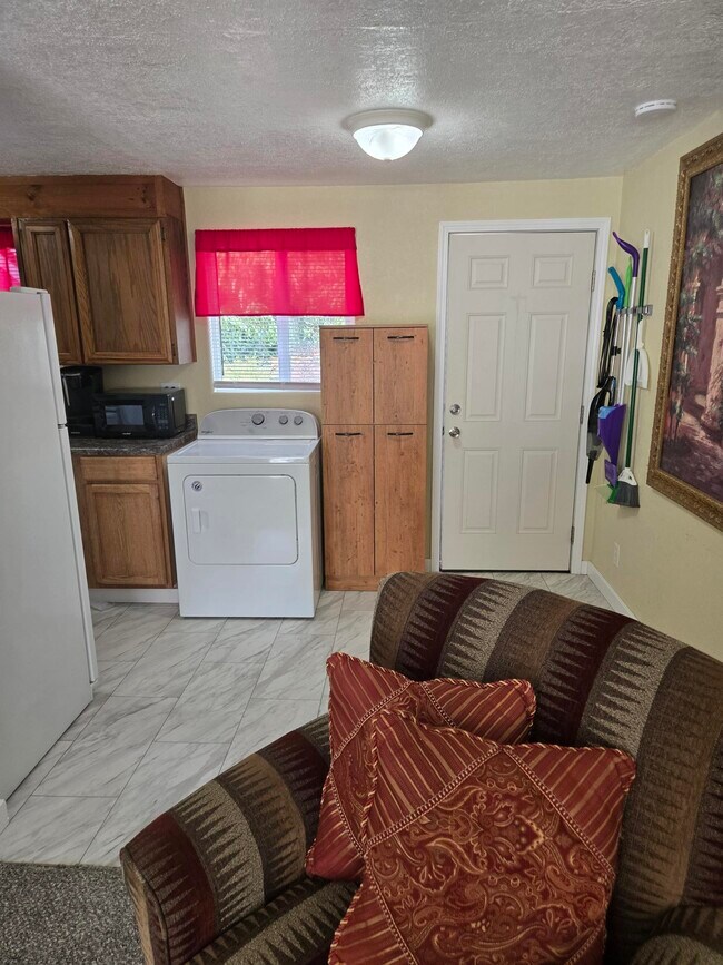 DOOR TO LARGE YARD - 1713 Anderson St