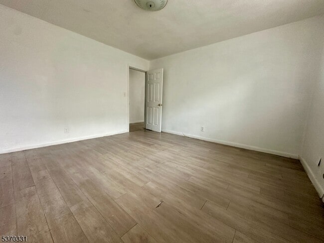 Building Photo - 530 Valley Brook Ave