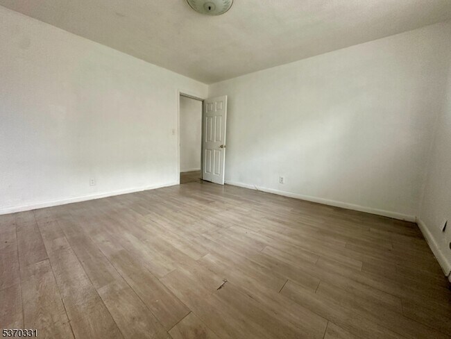 Foto del edificio - 530 Valley Brook Ave