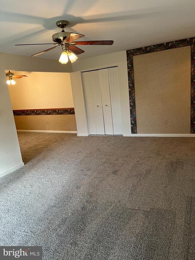 Foto del edificio - 8709 Hayshed Ln