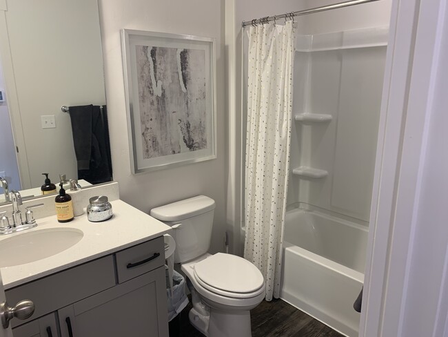 Private Bath - 533 W 1430 S