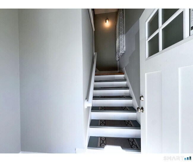 Building Photo - 74 Garfield Ave