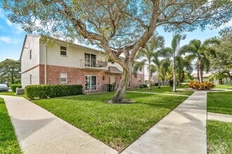 Building Photo - 2037 S Seacrest Blvd